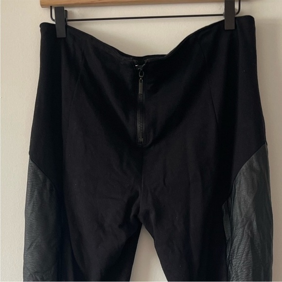 BISOU BISOU by Michele Bohbot black leggings w/
faux leather details. Large - Picture 13 of 15